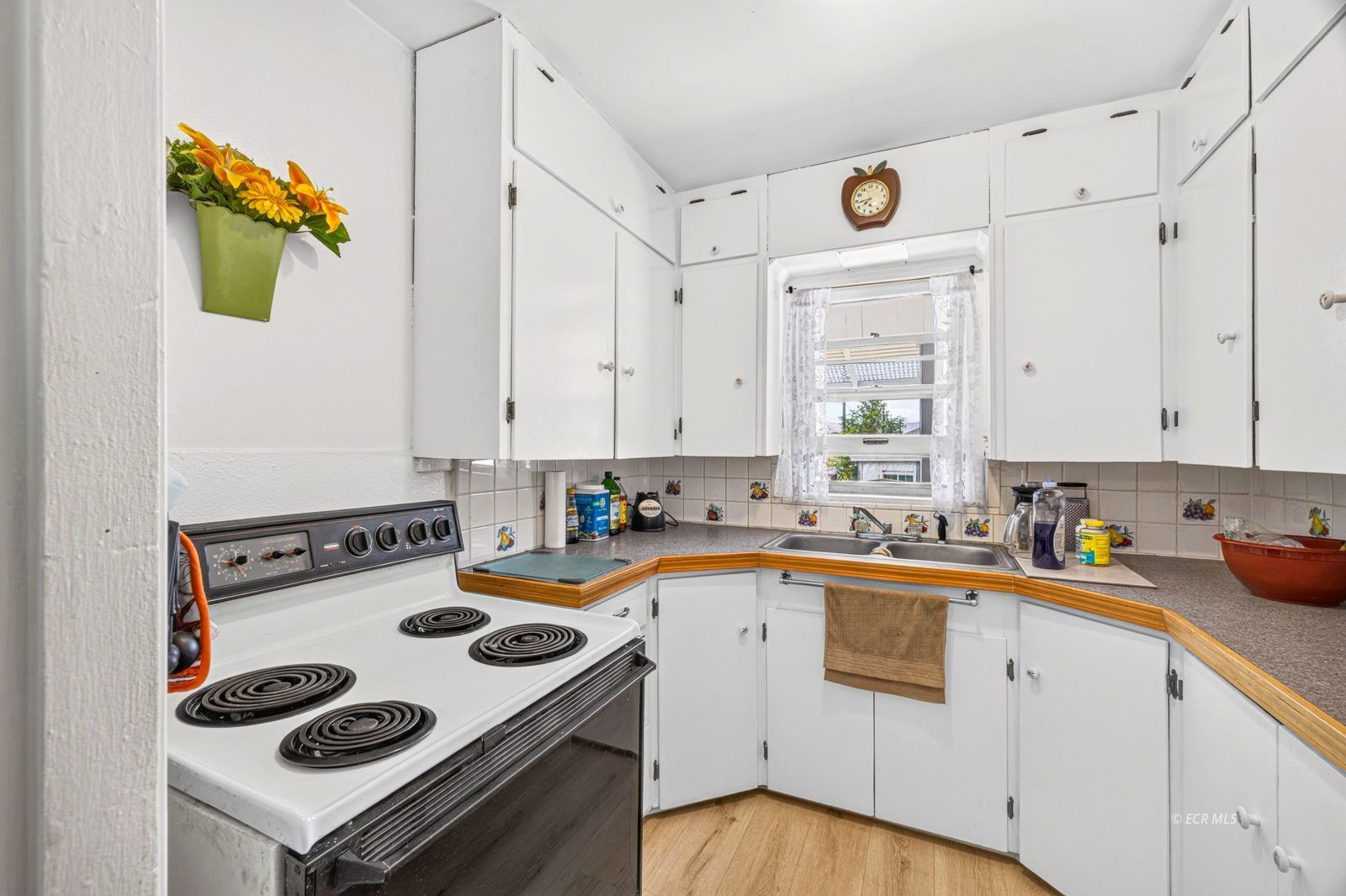 462 Wilson Avenue Property Photo 8