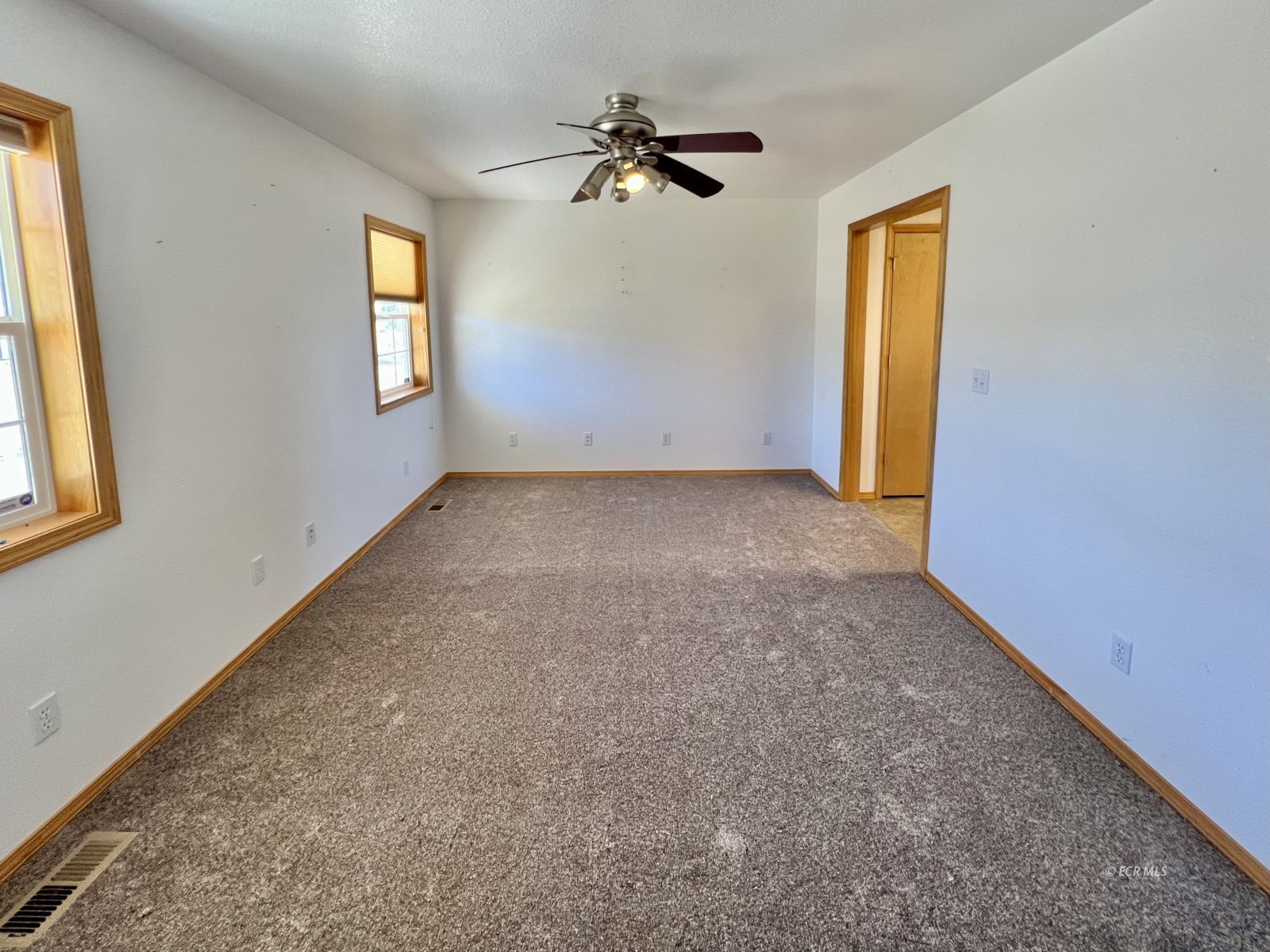 939 Palace Parkway Property Photo 5