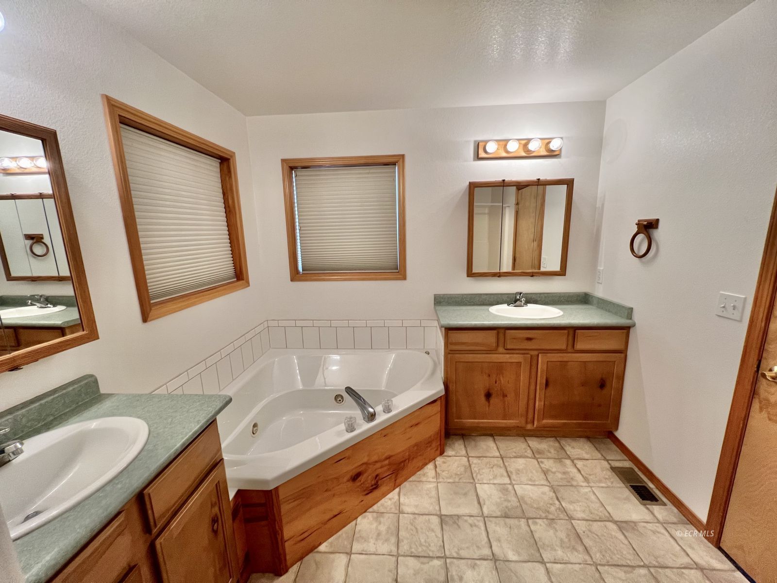 939 Palace Parkway Property Photo 26