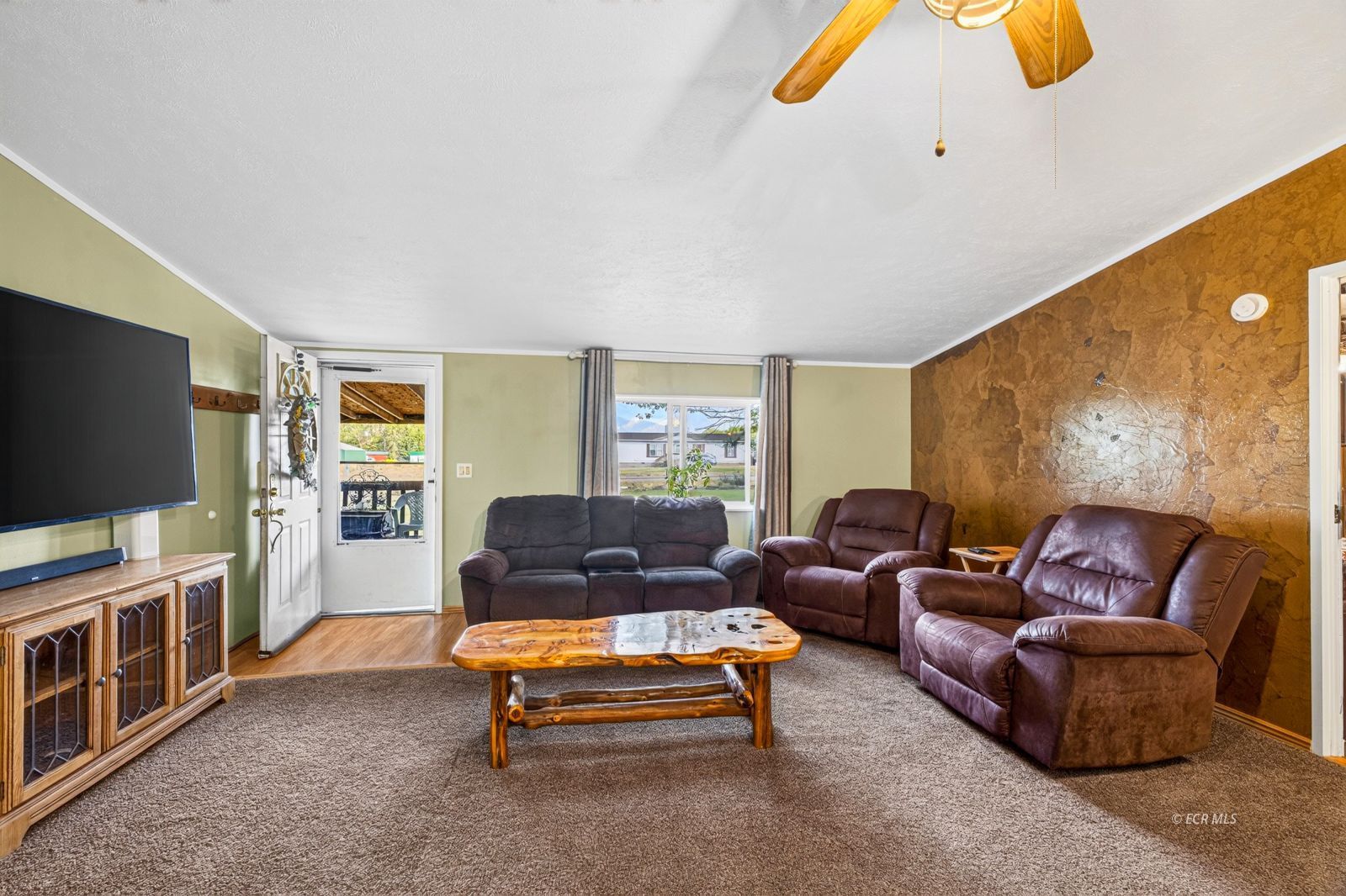 557 Buffside Drive Property Photo 5