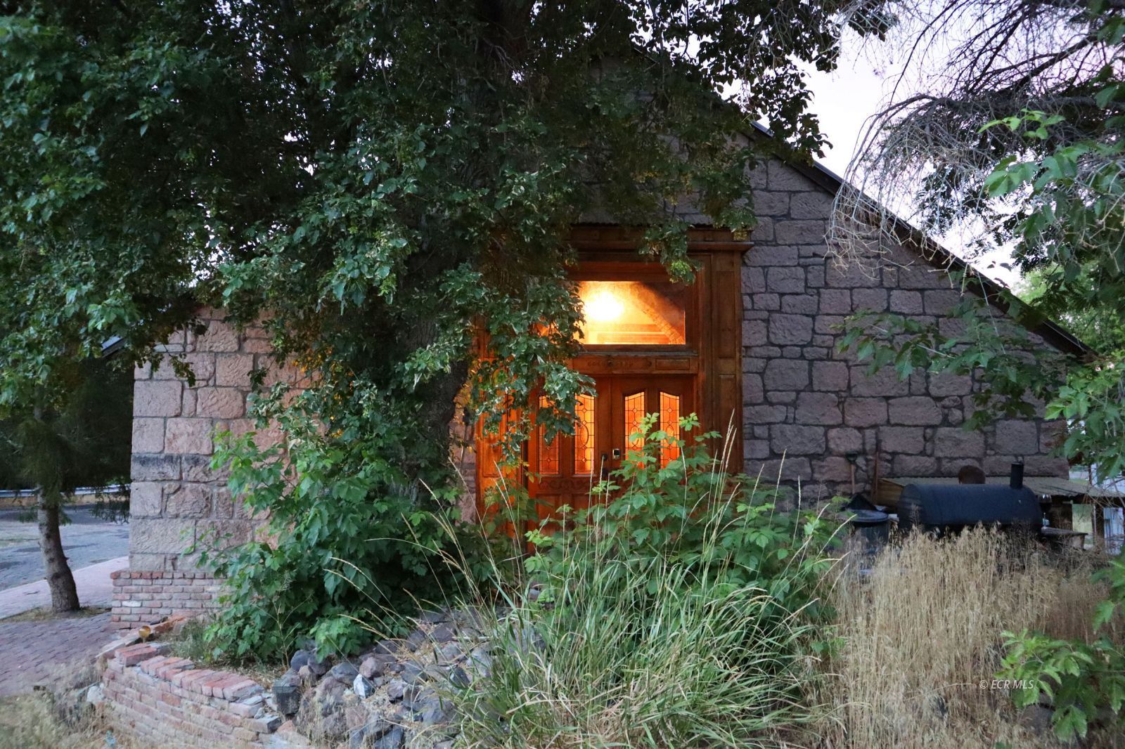 11 N Spring Street Property Photo 1