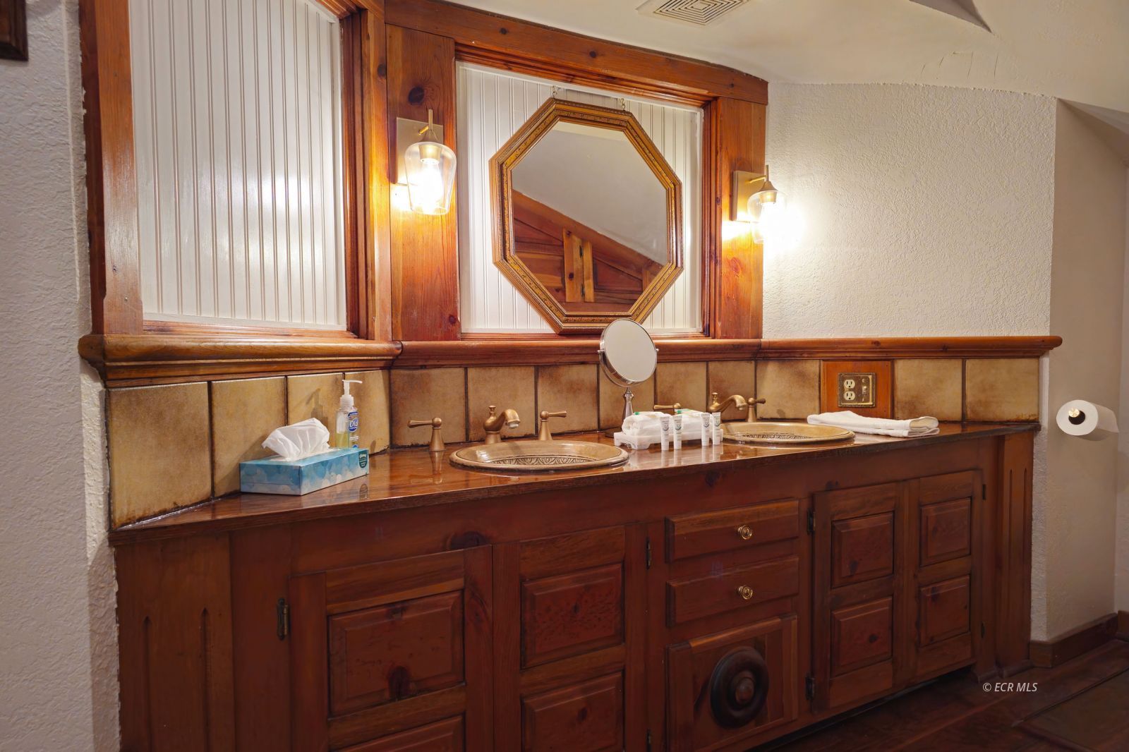 11 N Spring Street Property Photo 14