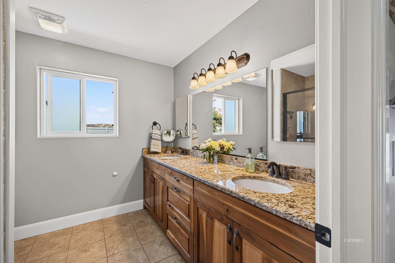 3702 Valley Ridge Avenue Property Photo 17