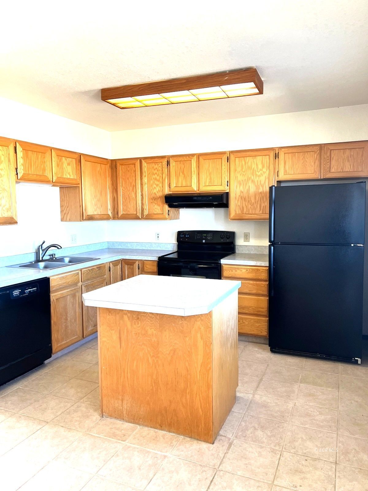 697 Clover Drive Property Photo 4
