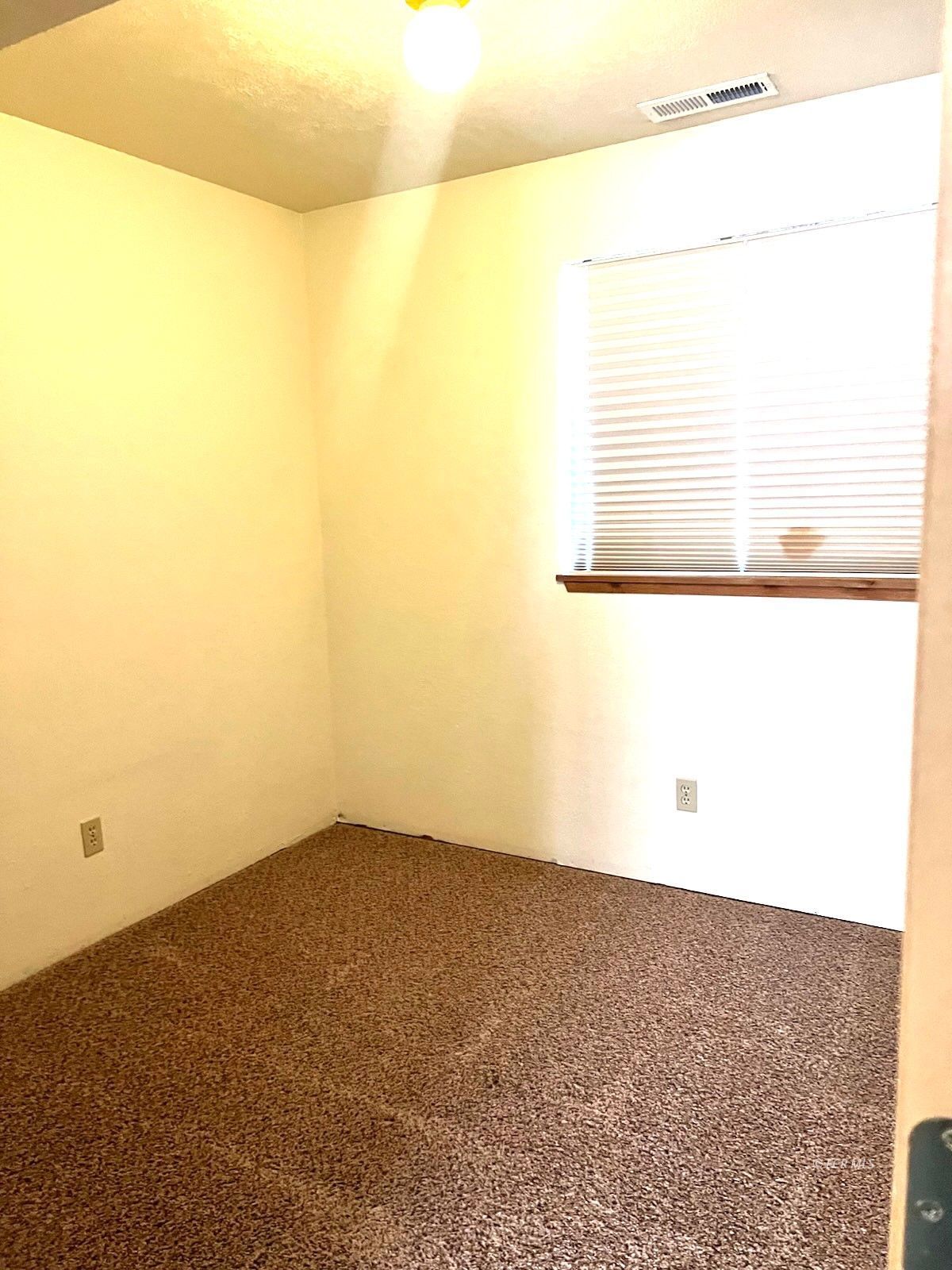 697 Clover Drive Property Photo 9