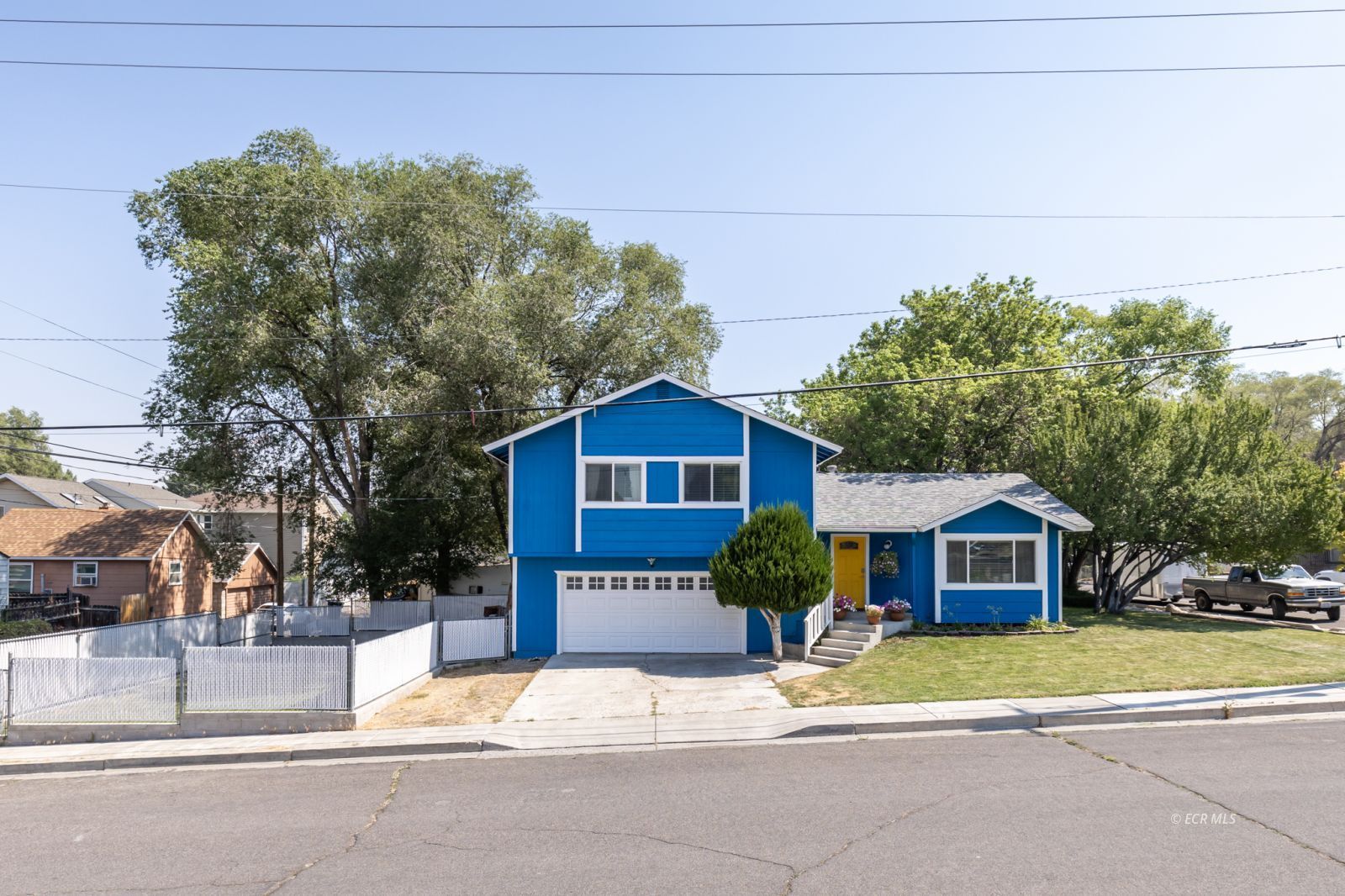 930 3rd Street Property Photo 4