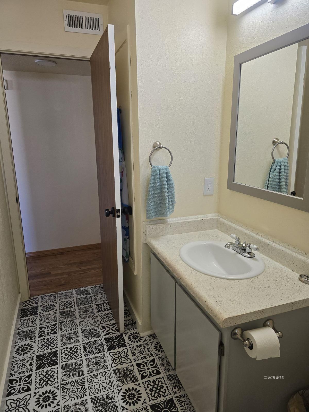 755 Devon Drive Property Photo 15