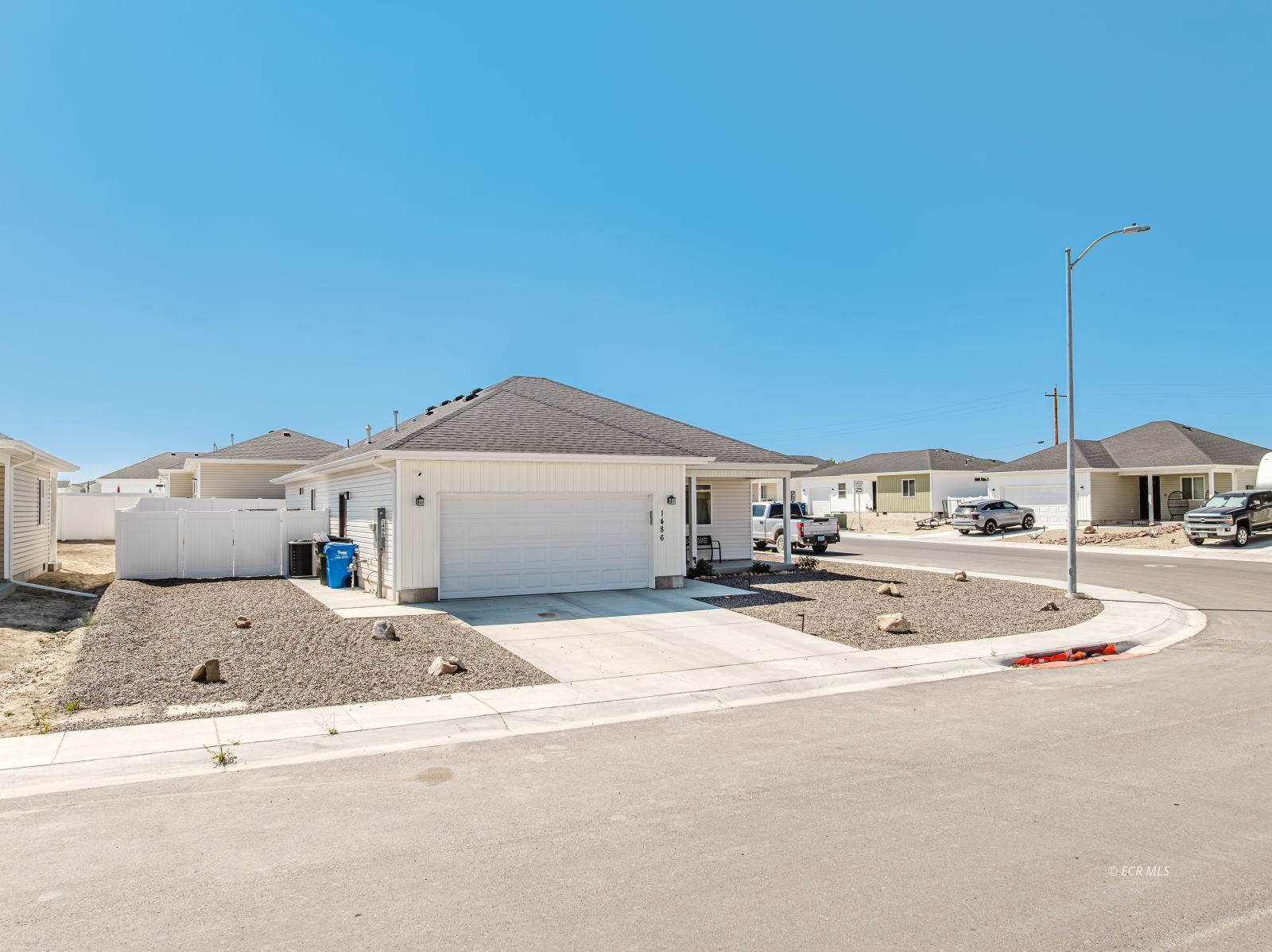 1486 Daisy Drive Property Photo 2