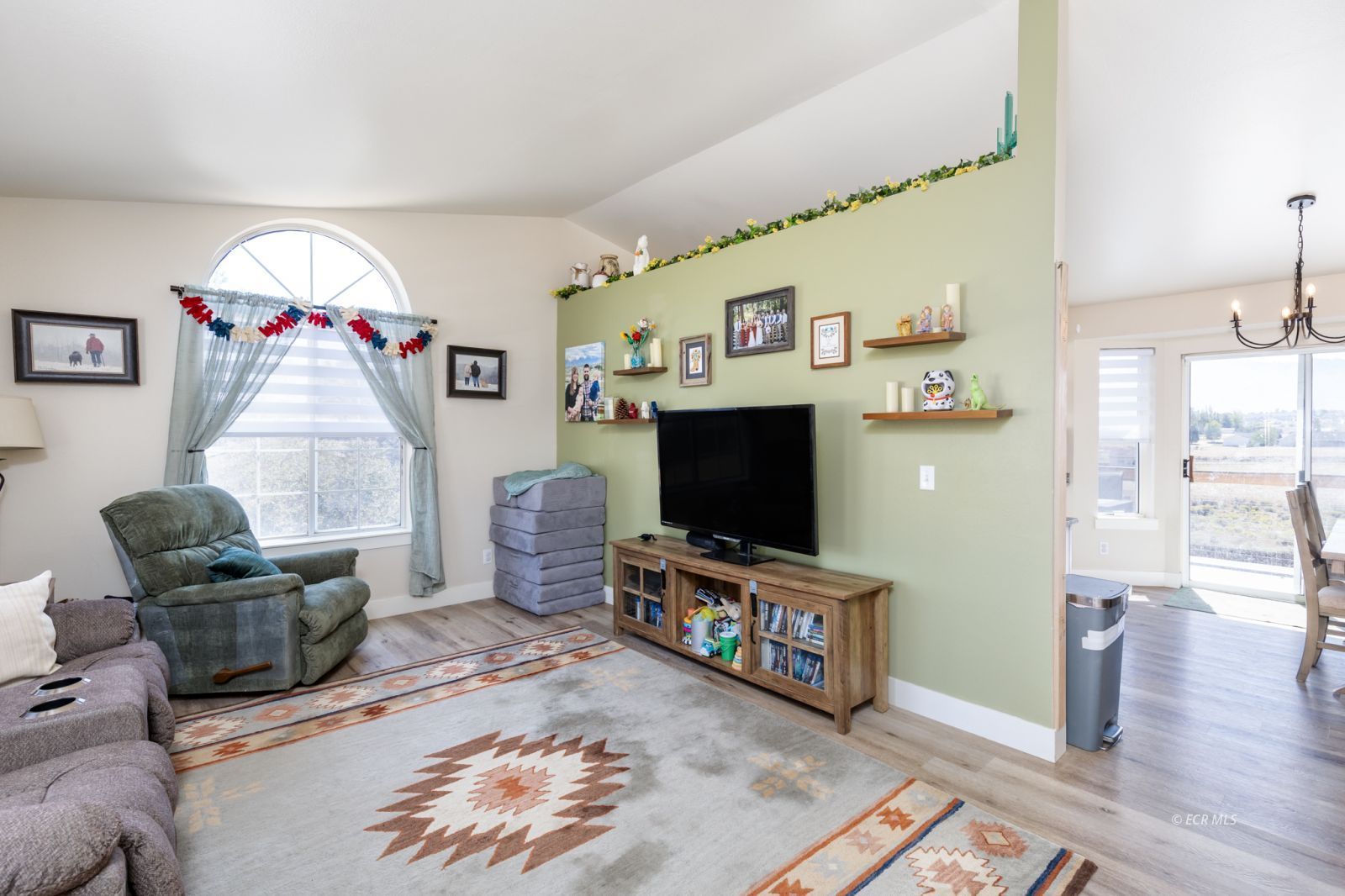 164 Cascade Drive Property Photo 6