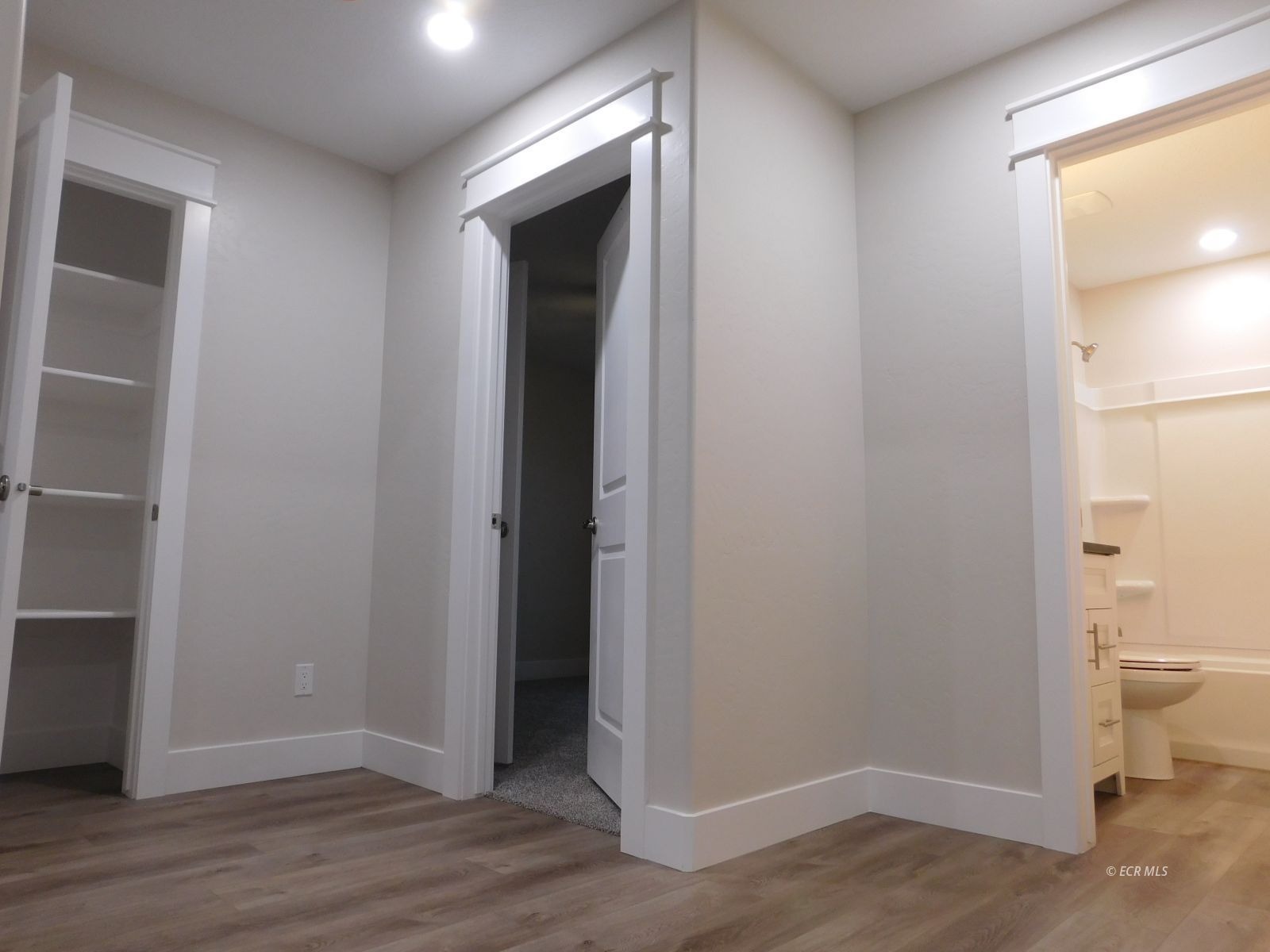 5736 Platte Avenue Property Photo 15