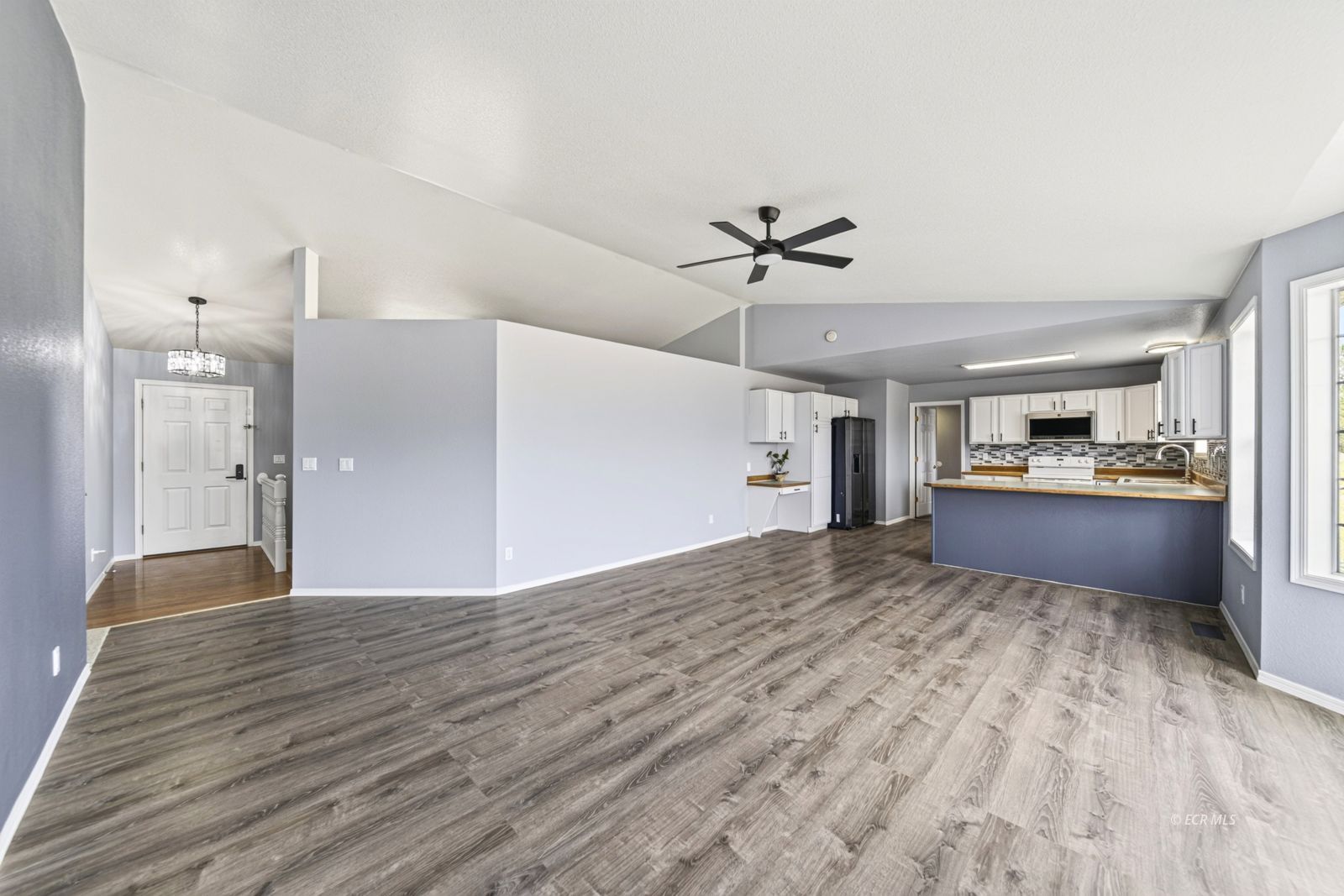 368 Oakmont Plaza Property Photo 6