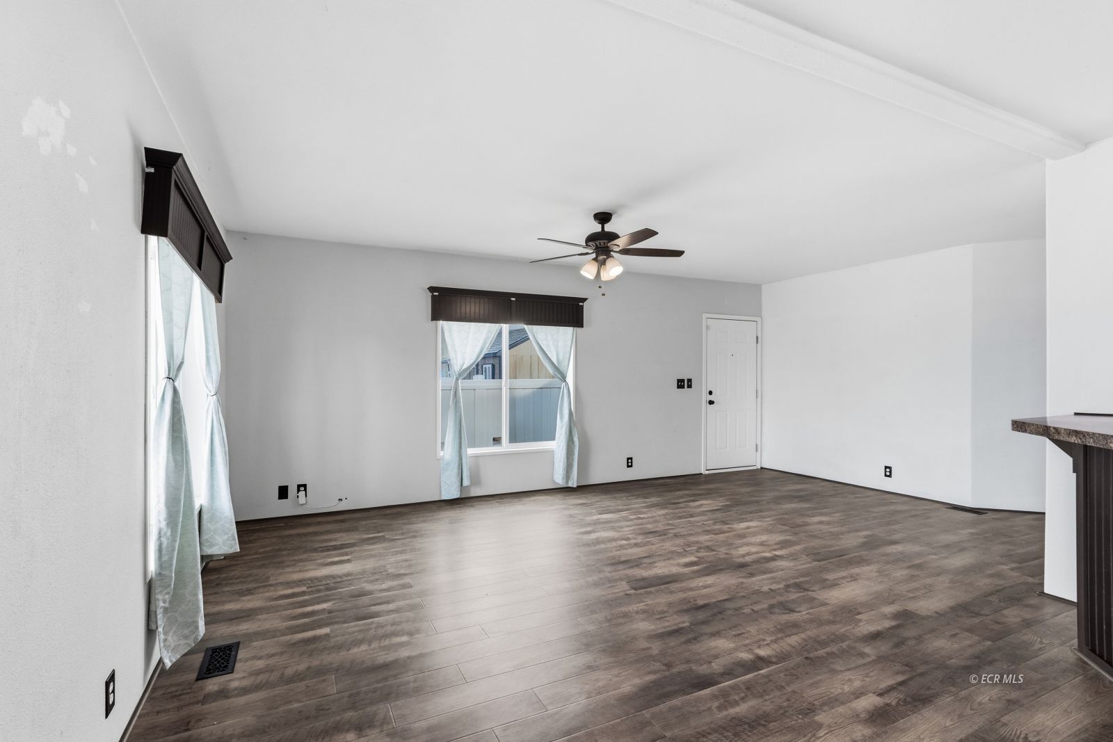 2219 Larkspur Street Property Photo 3