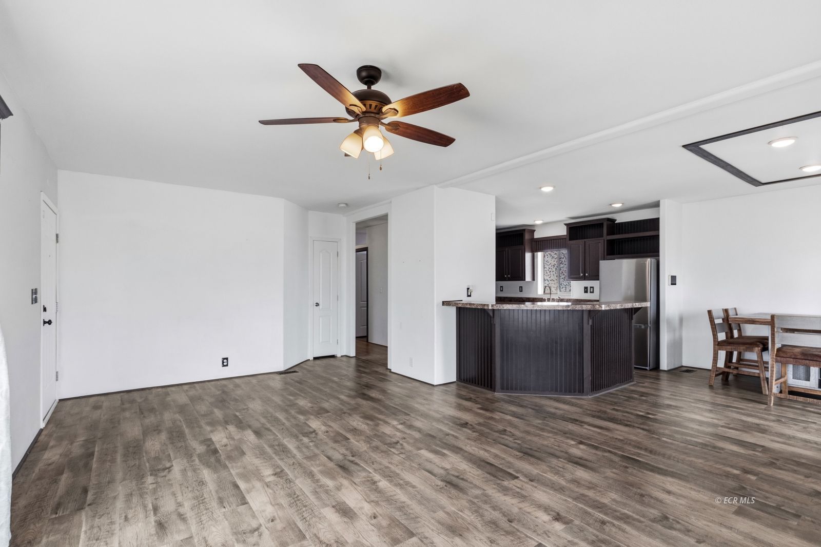 2219 Larkspur Street Property Photo 4