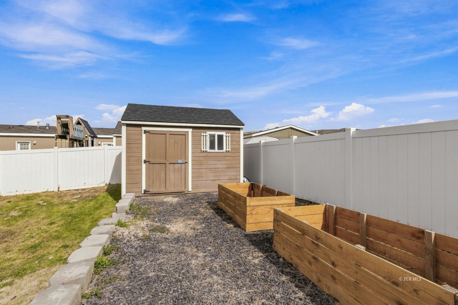 2219 Larkspur Street Property Photo 23