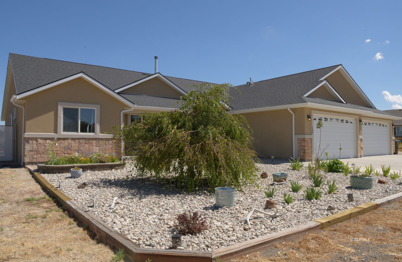 388 Lakeport Drive Property Photo 2