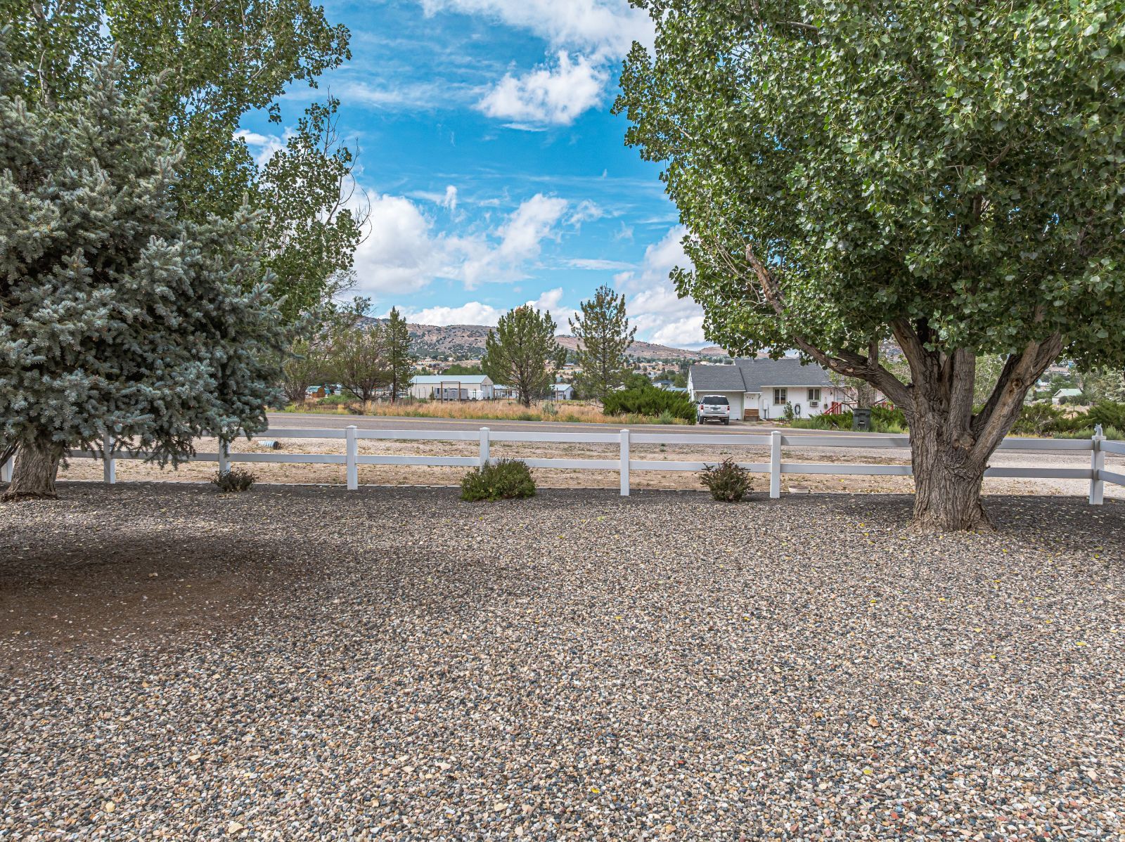 933 Spring Valley Parkway Property Photo 4