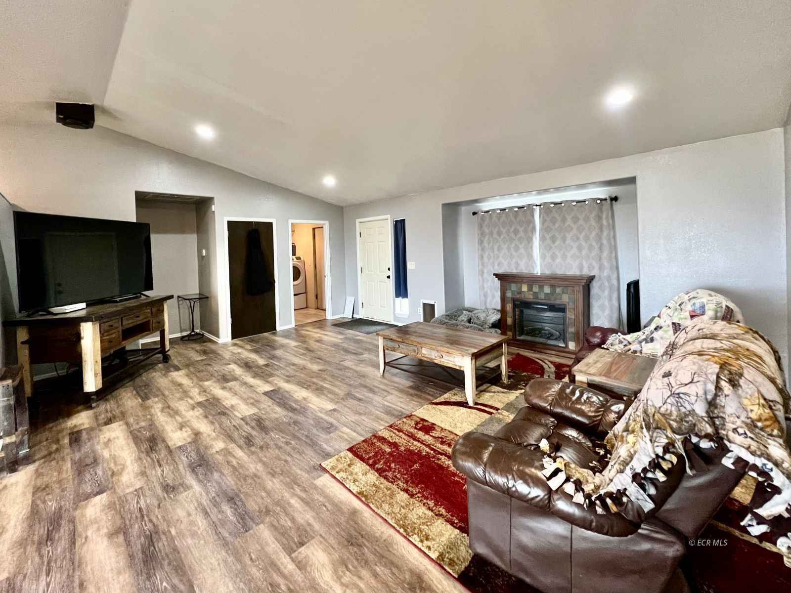 865 Black Oak Drive Property Photo 4