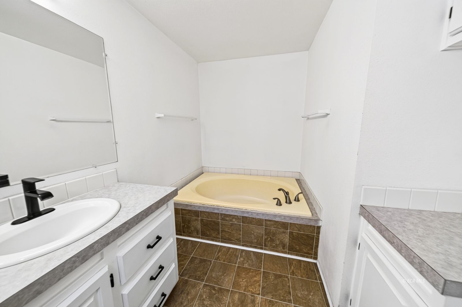 644 Bullion Road Property Photo 28