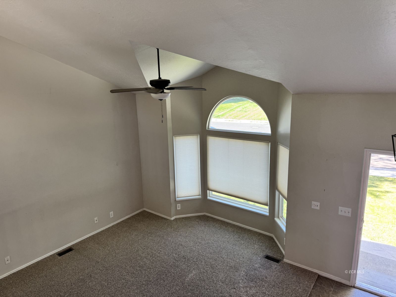 2126 Colonial Drive Property Photo 5