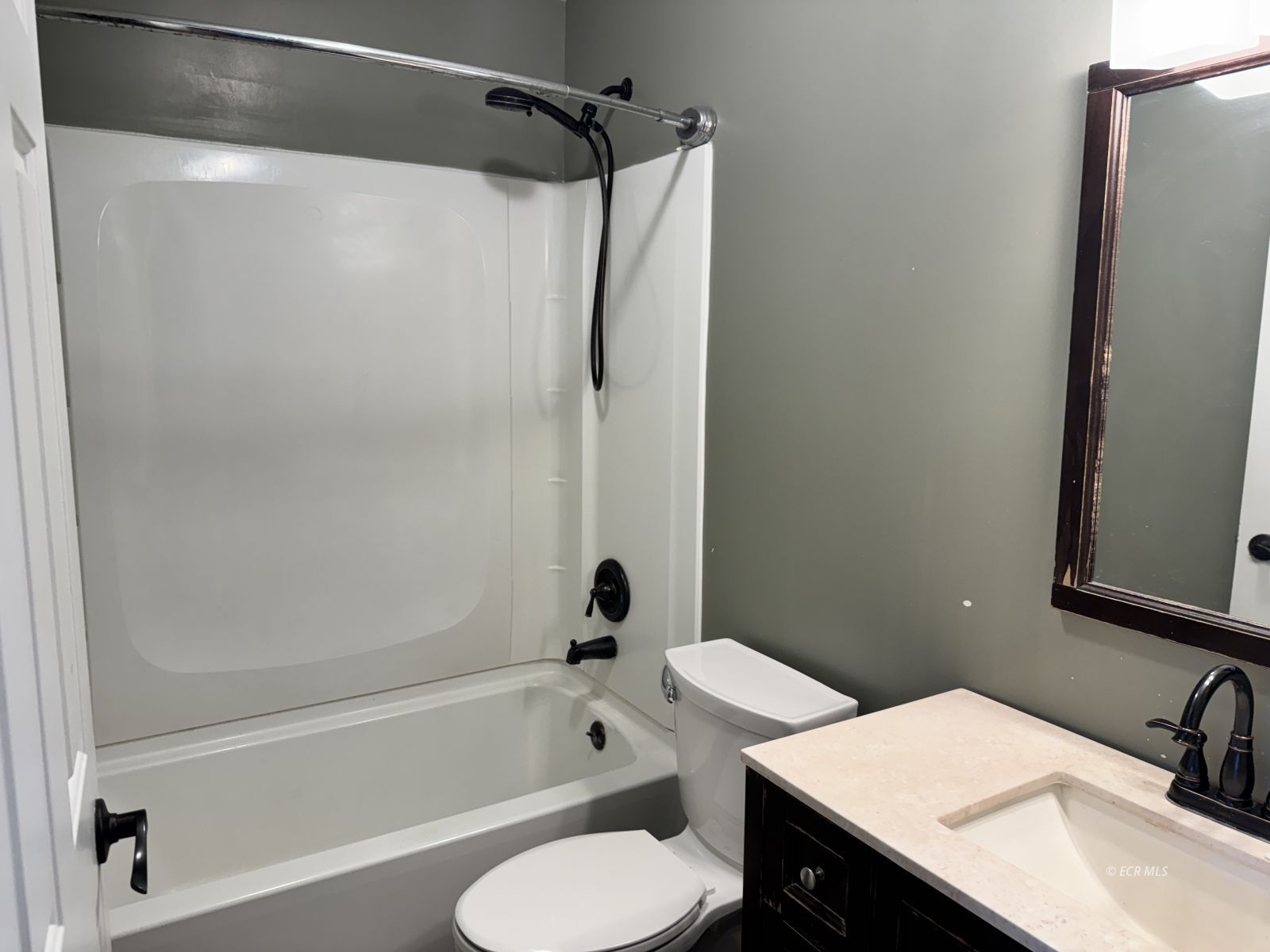 2126 Colonial Drive Property Photo 8