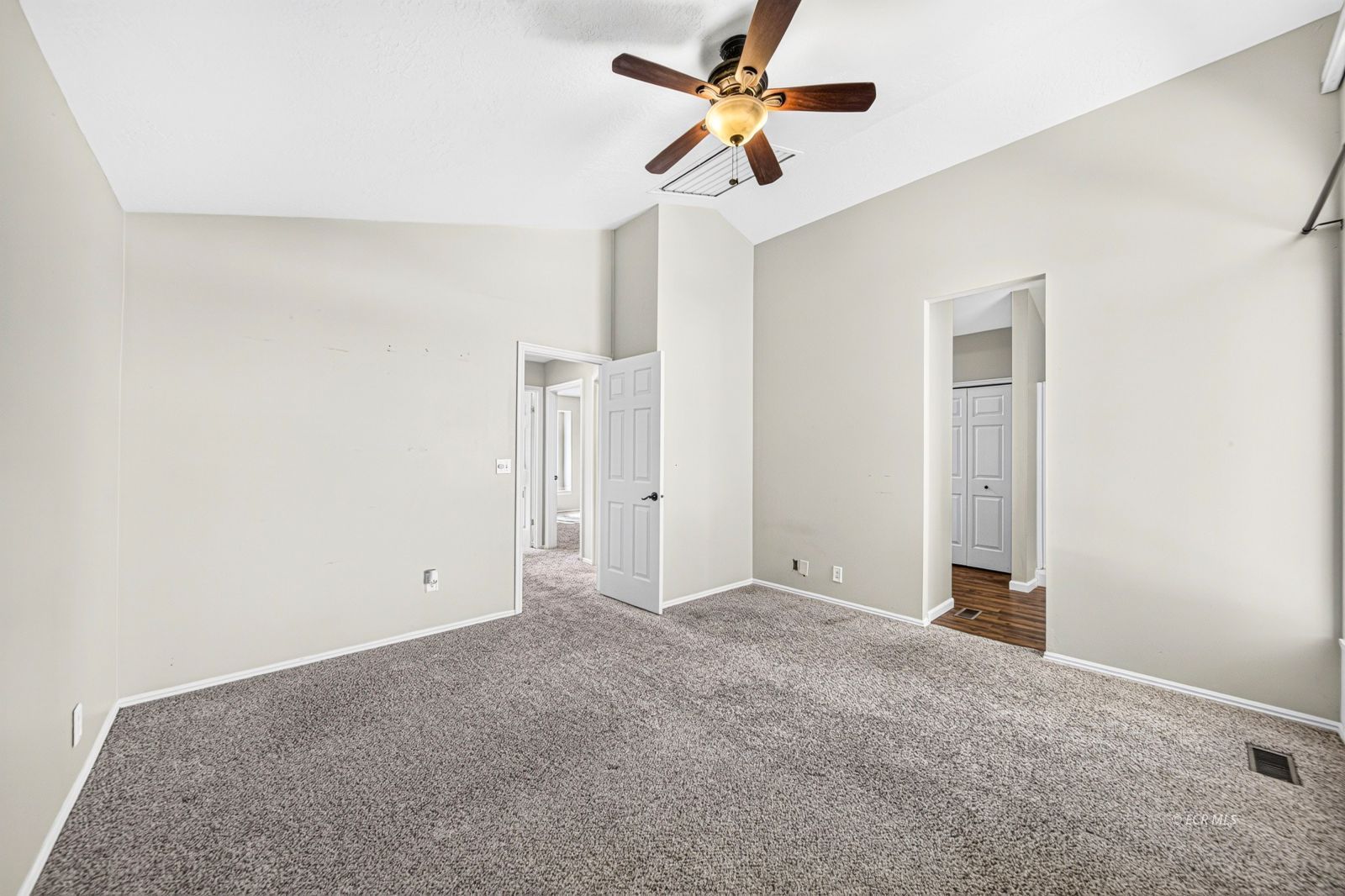 2126 Colonial Drive Property Photo 15