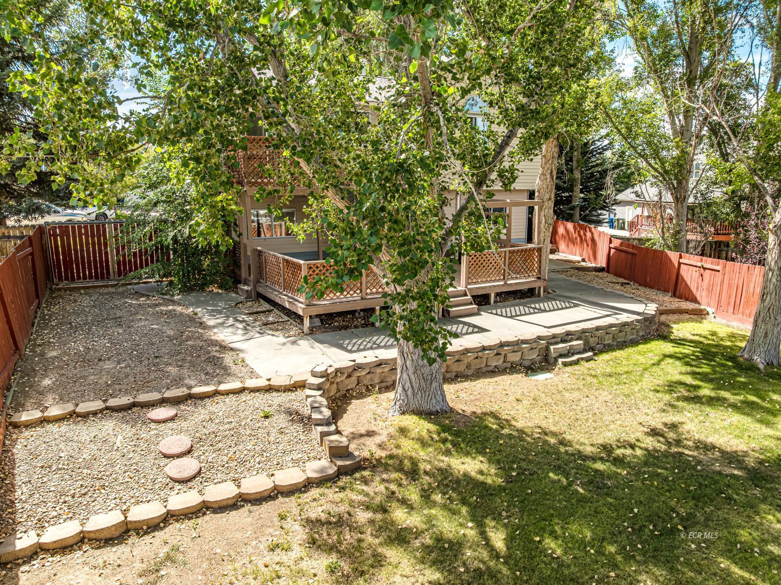 2126 Colonial Drive Property Photo 16