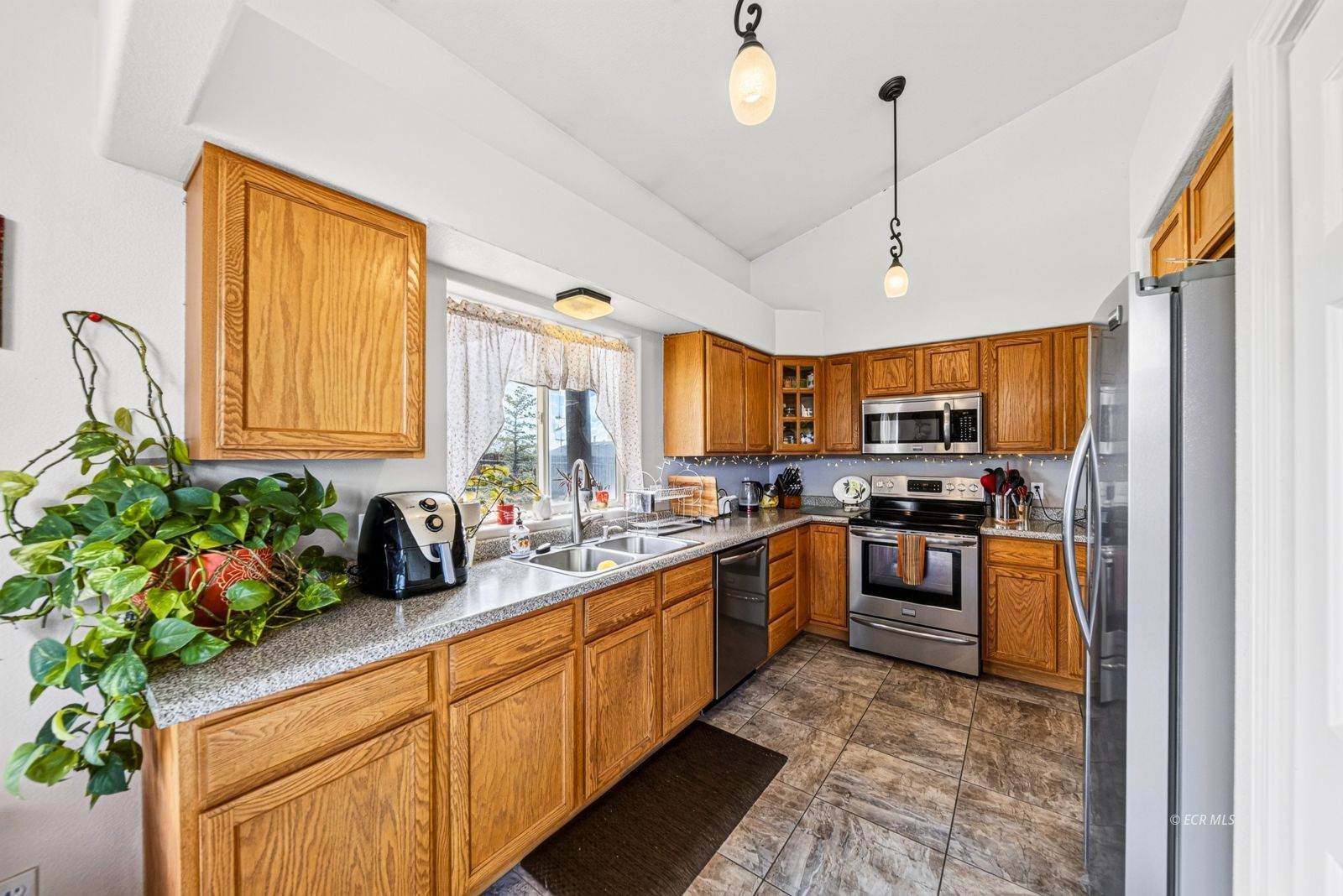 534 Spring Creek Parkway Property Photo 10