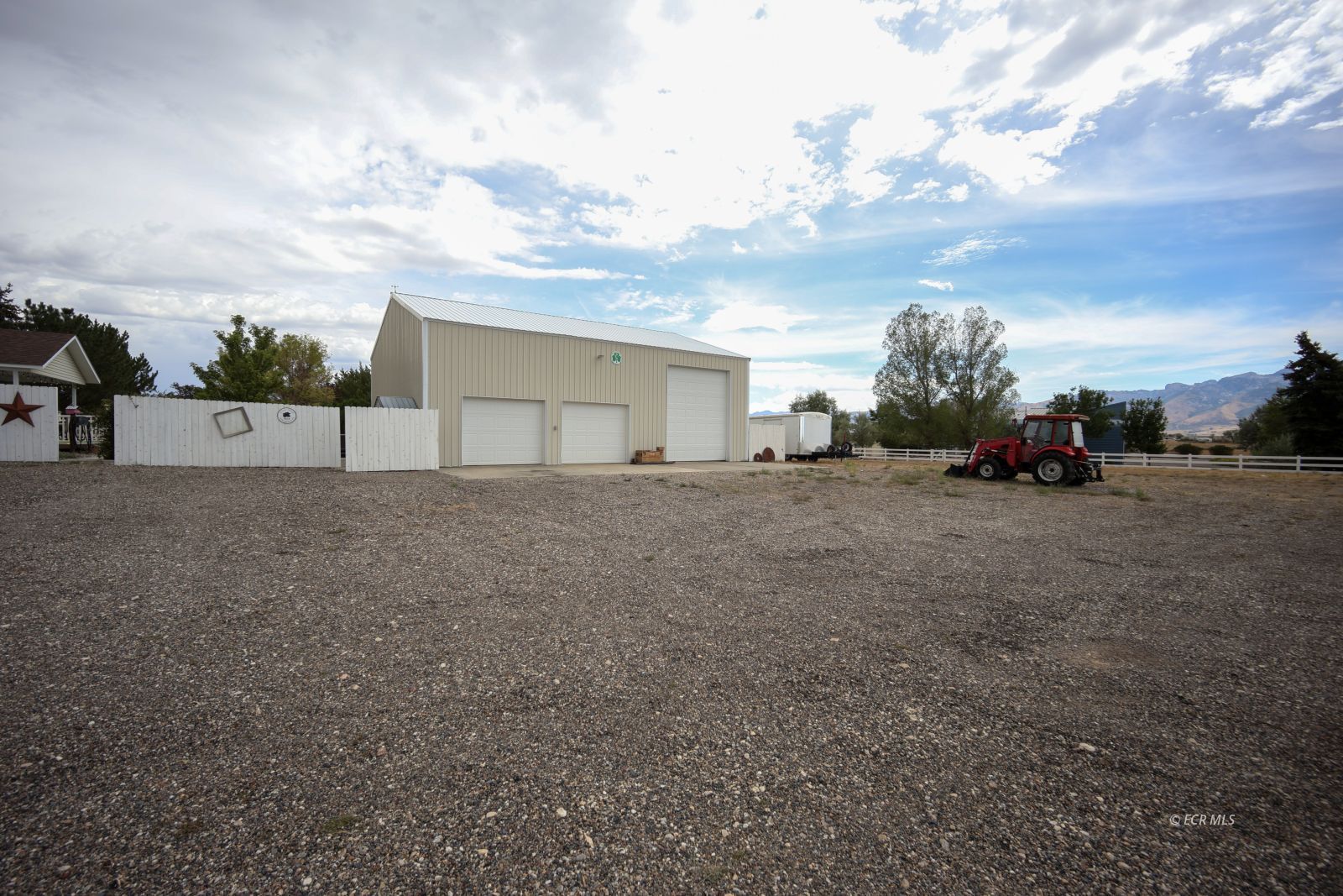 530 Shadybrook Drive Property Photo 3