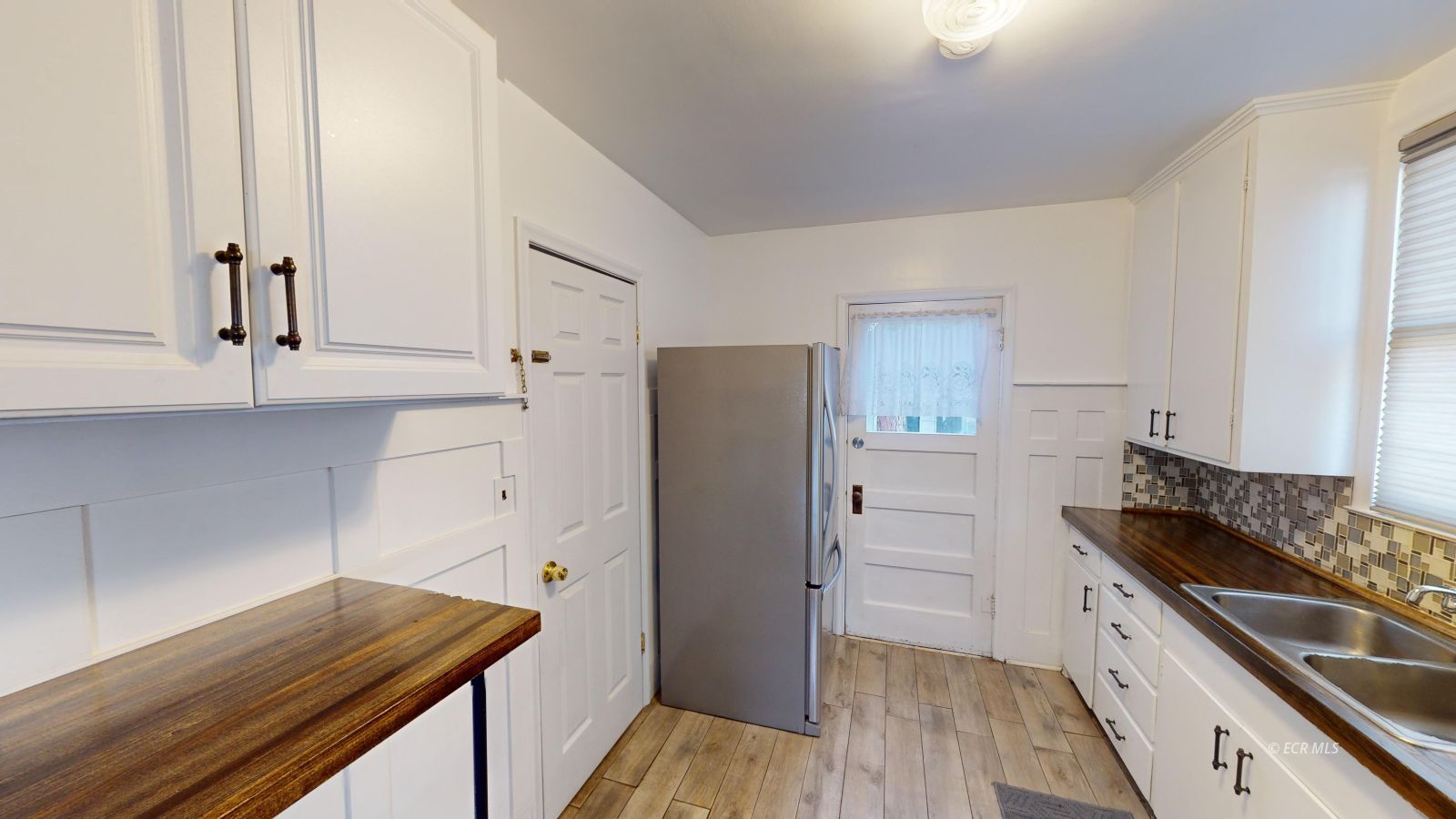 575 12th Street Property Photo 5