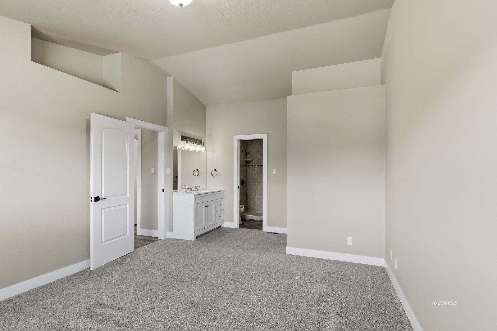 391 Edgebrook Drive Property Photo 15