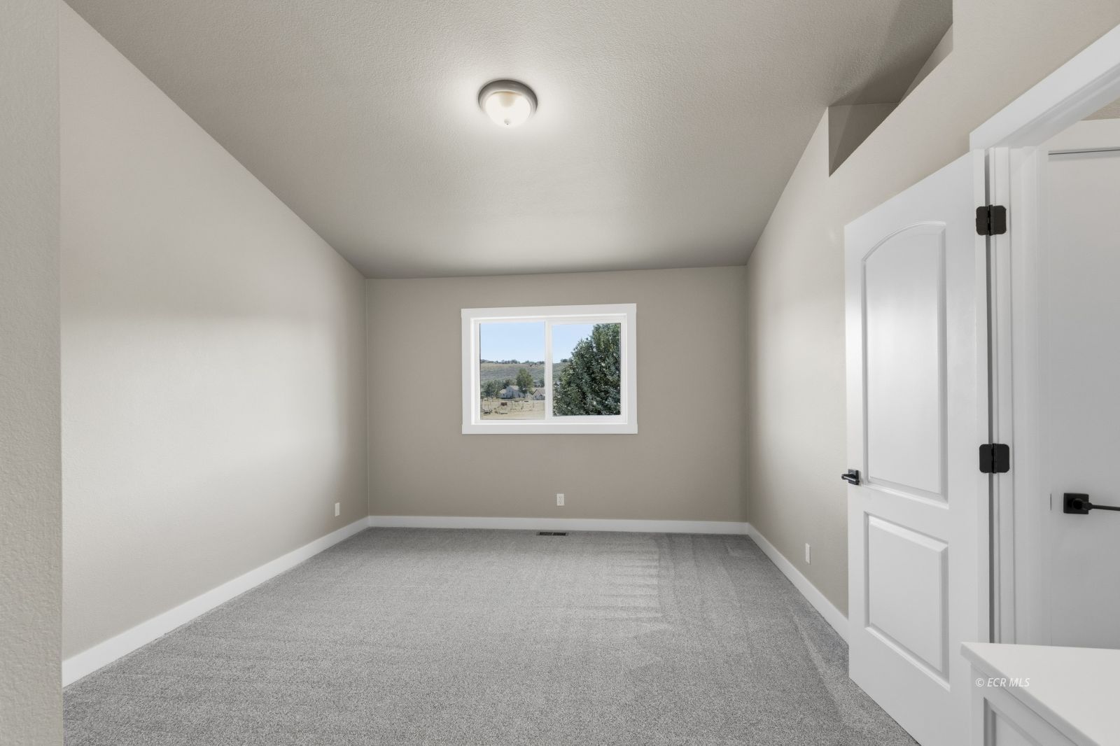 391 Edgebrook Drive Property Photo 16