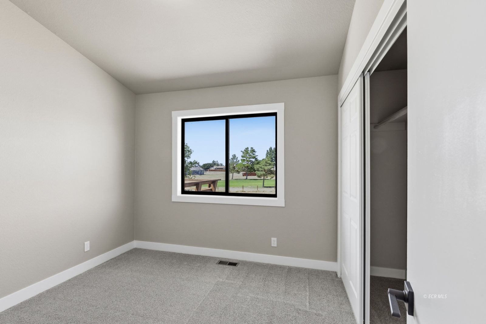 391 Edgebrook Drive Property Photo 20