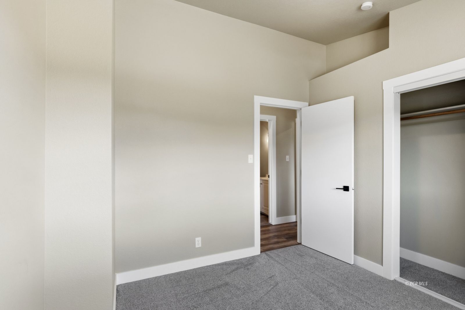 391 Edgebrook Drive Property Photo 23