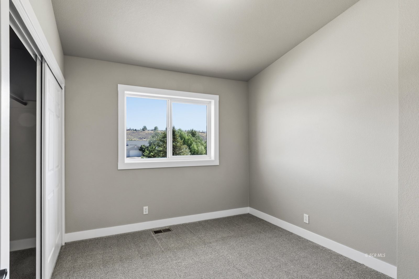 391 Edgebrook Drive Property Photo 24