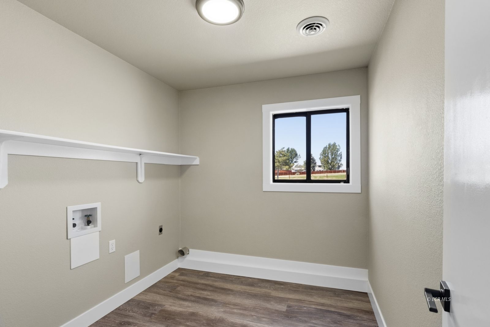 391 Edgebrook Drive Property Photo 25