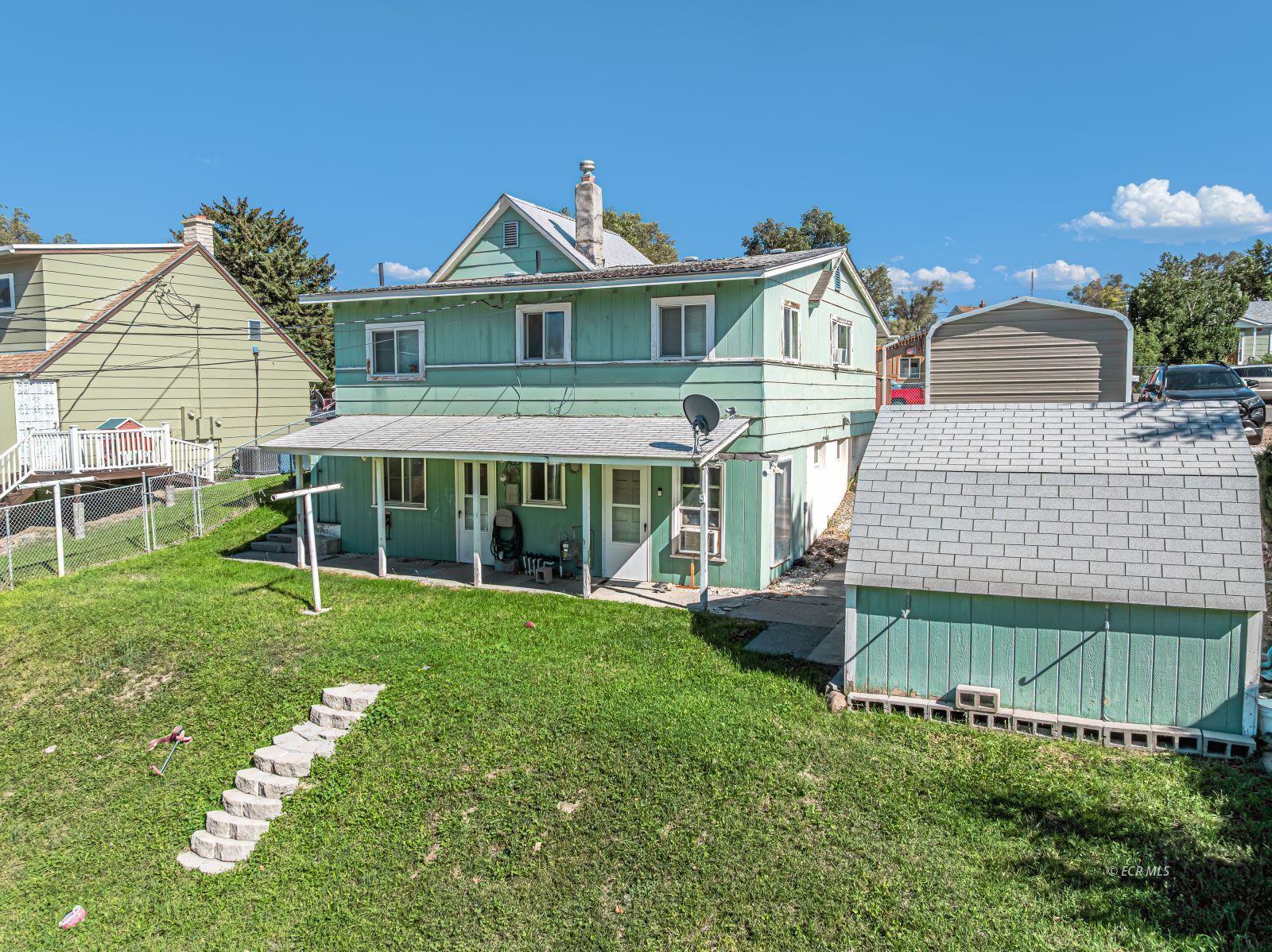 671 Ouderkirk Avenue Property Photo 3