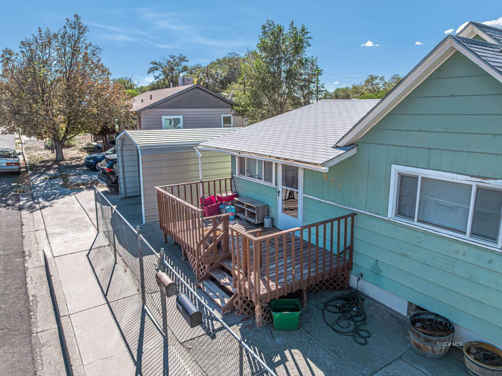 671 Ouderkirk Avenue Property Photo 4