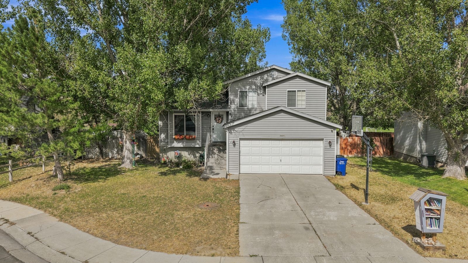 2424 Rodeo Court Property Photo 2
