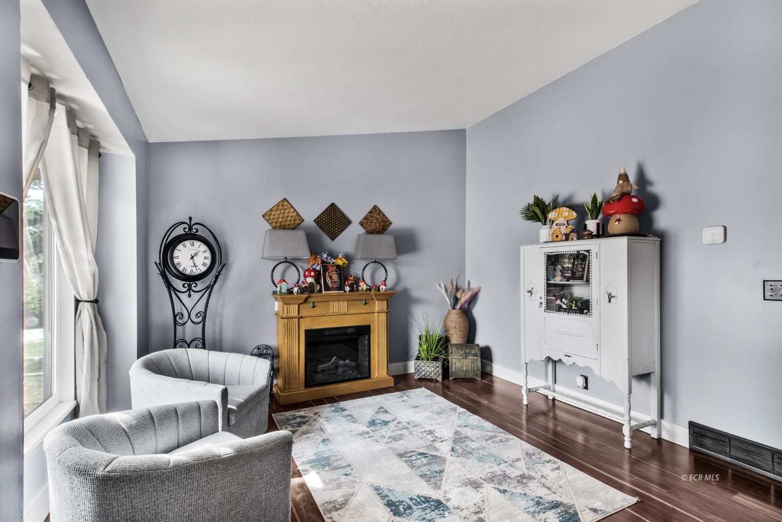 2424 Rodeo Court Property Photo 8
