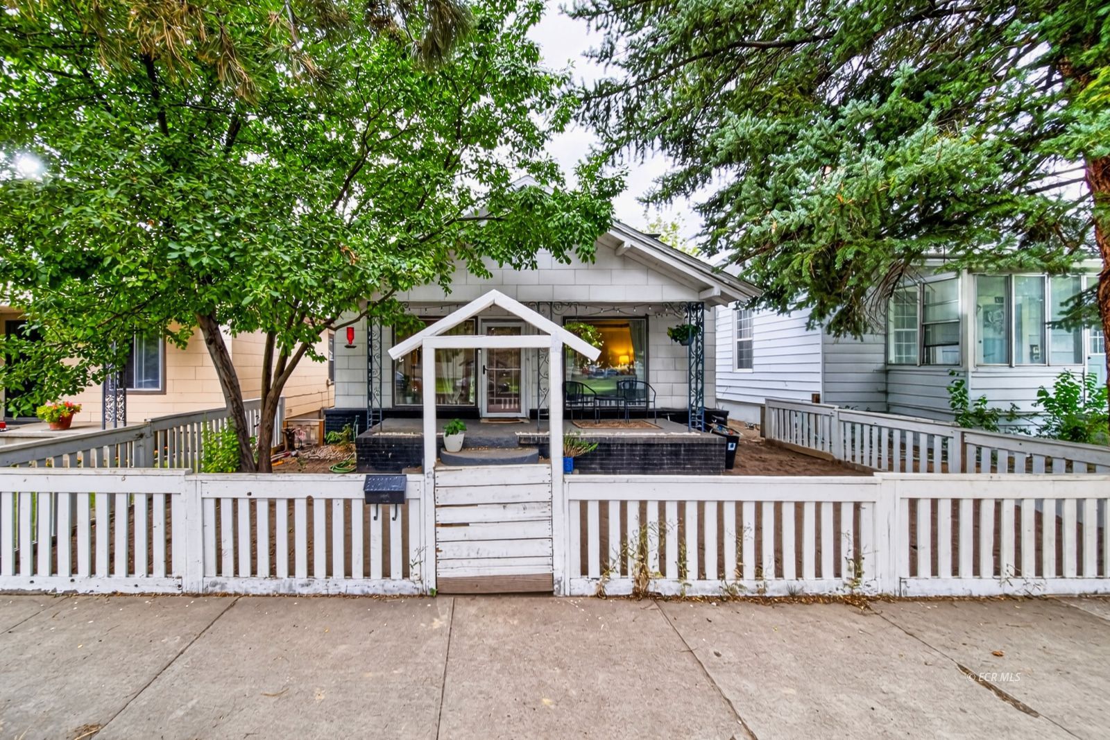 841 Pine Street Property Photo 2