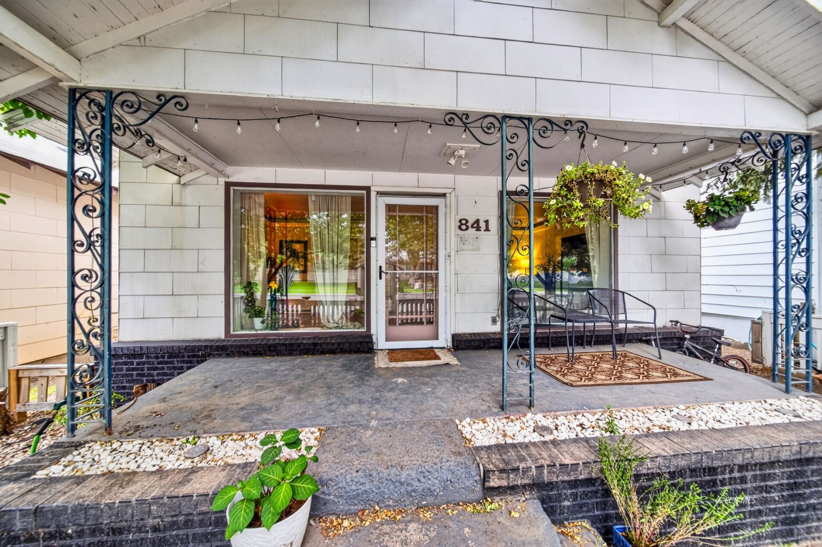 841 Pine Street Property Photo 4