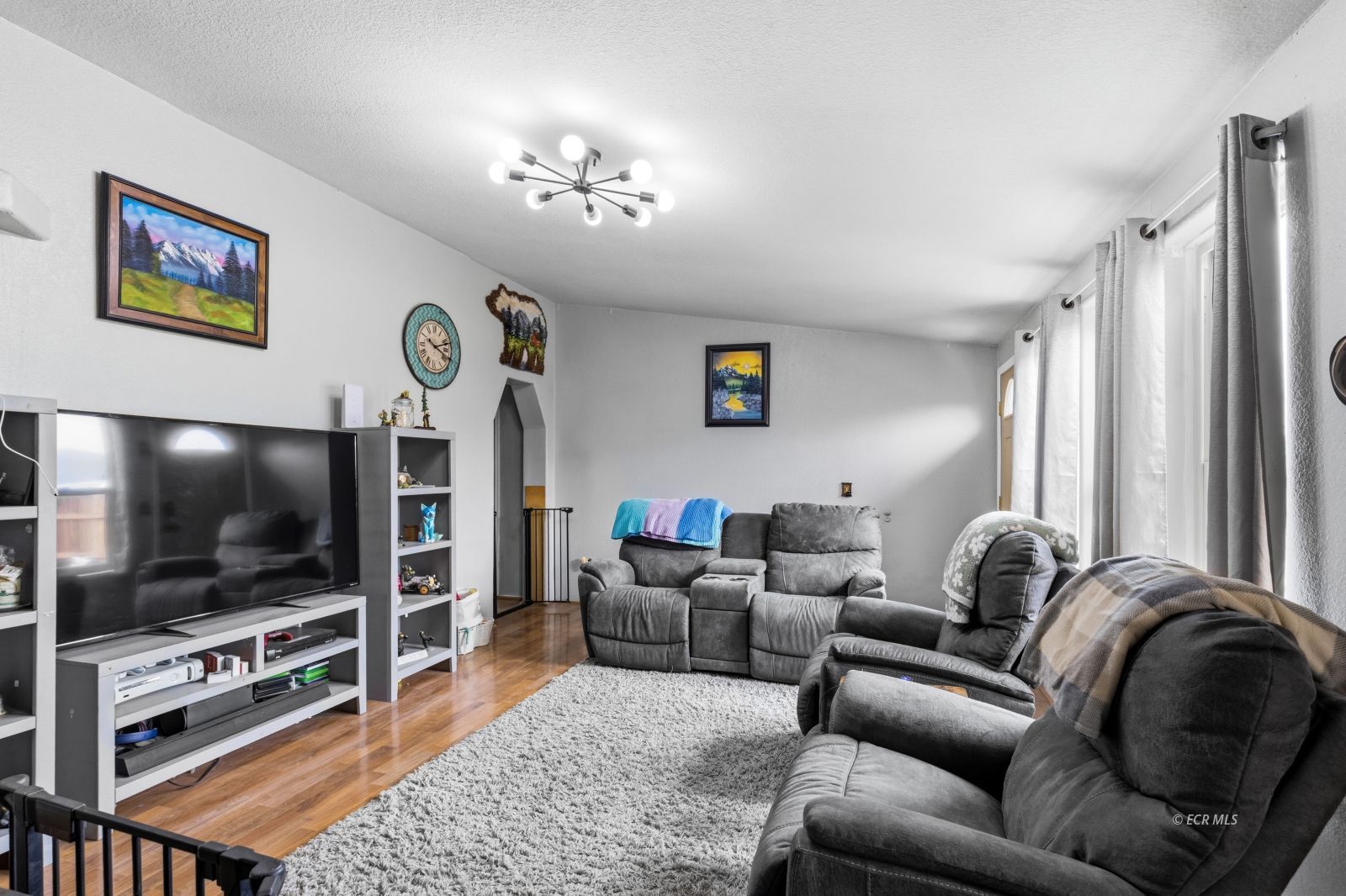 761 Clover Drive Property Photo 3