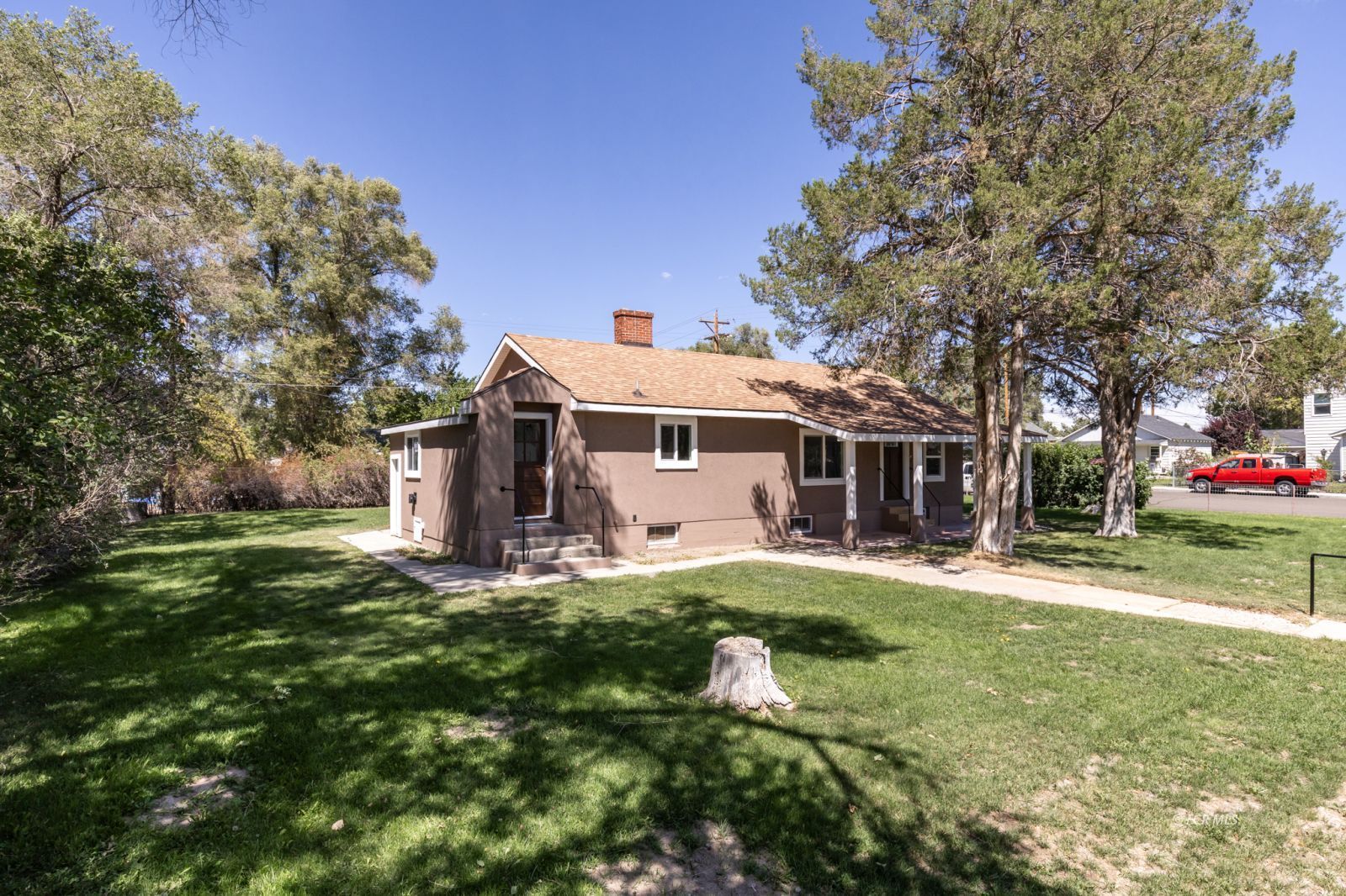 699 Elm Street Property Photo 4
