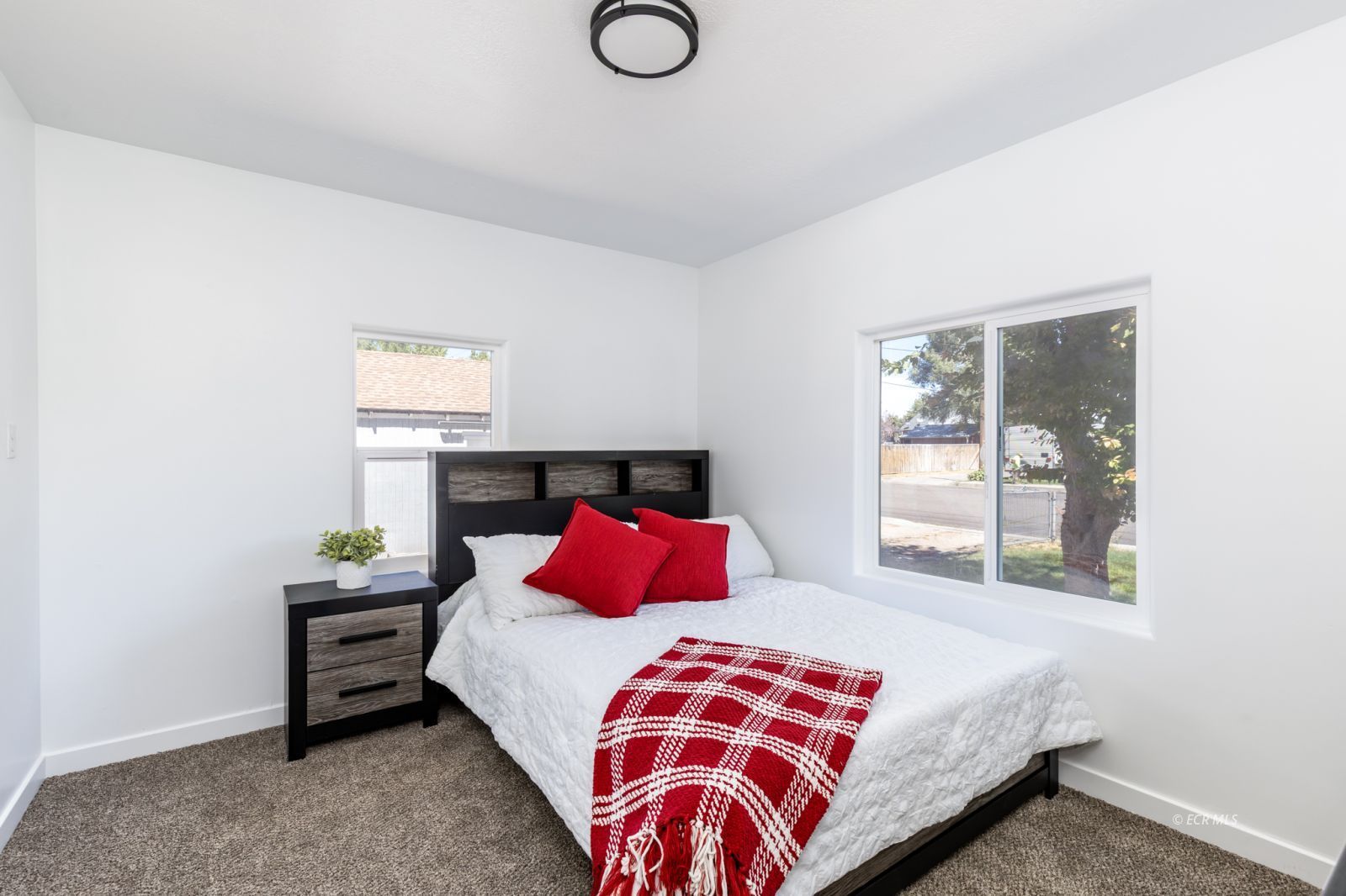 699 Elm Street Property Photo 16