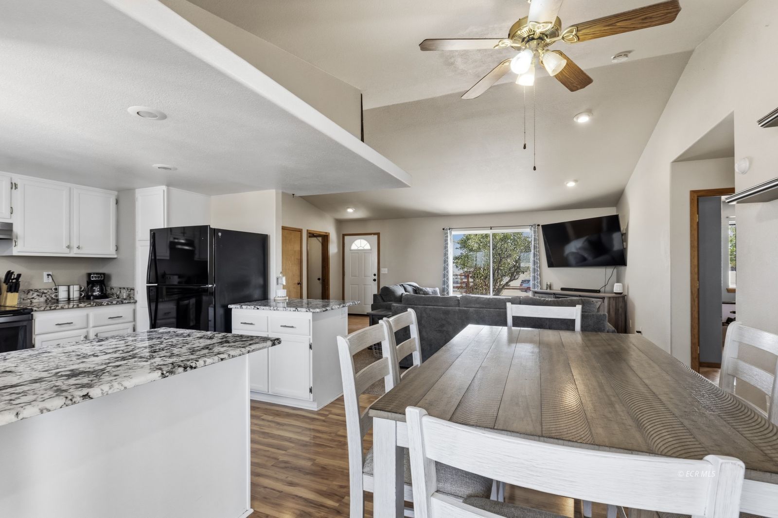 941 Oakmont Drive Property Photo 10
