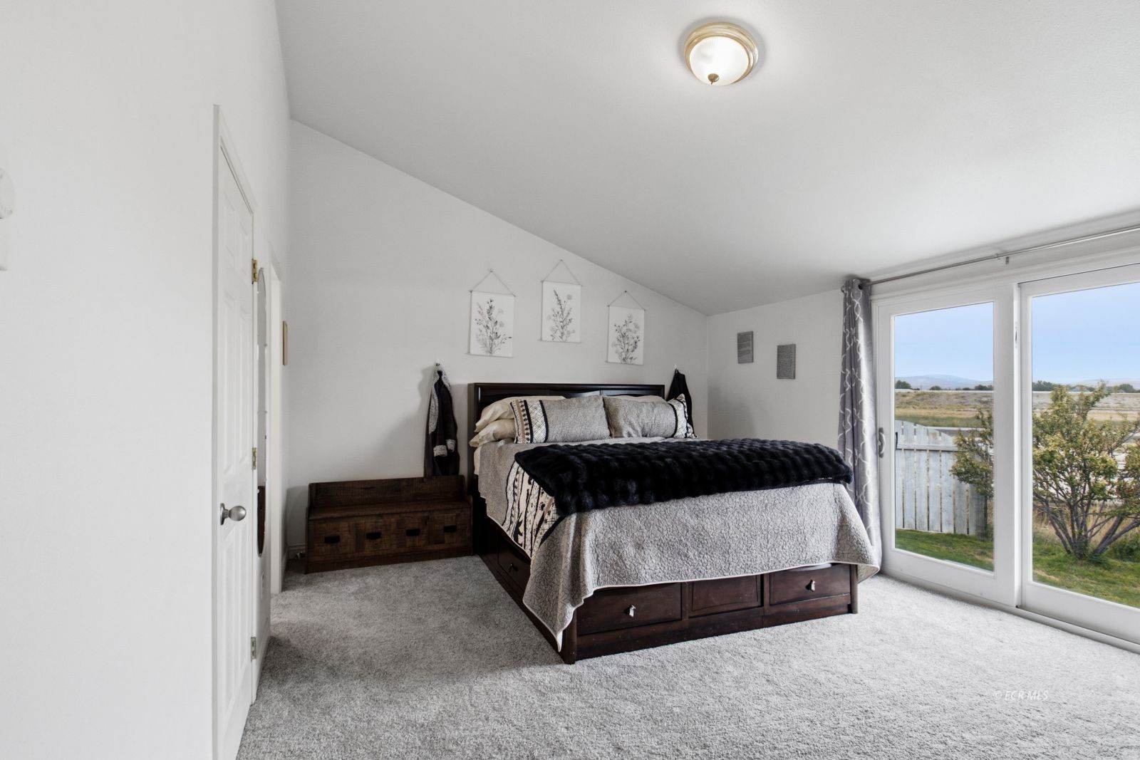 807 Hogan Street Property Photo 12