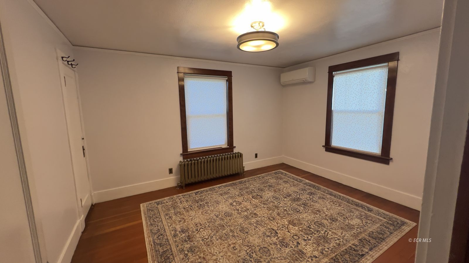 148 W Pine Street Property Photo 4