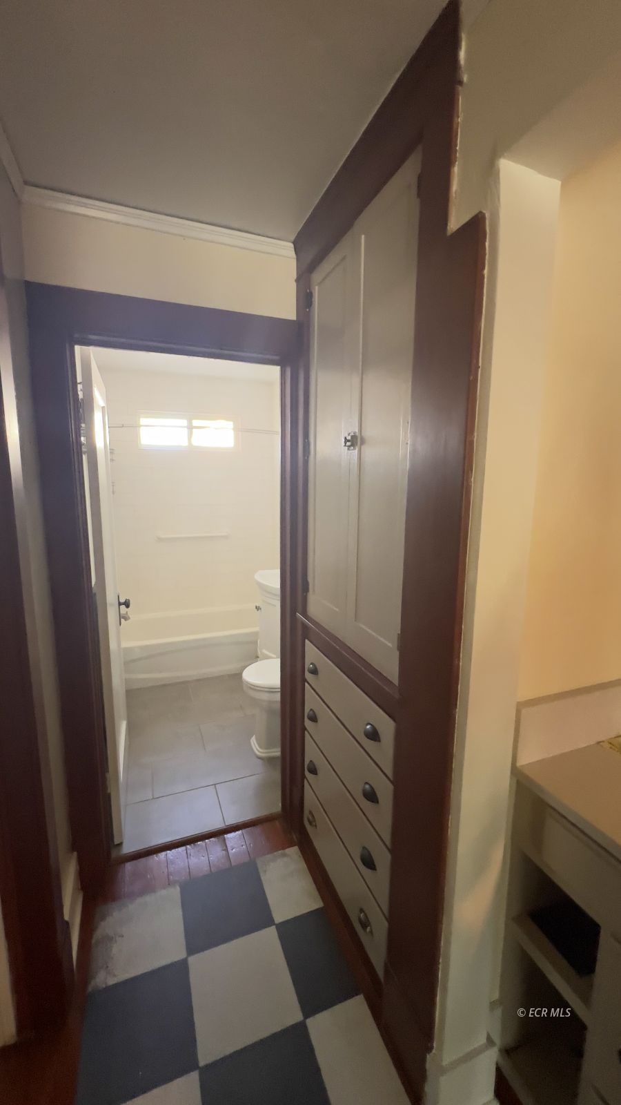 148 W Pine Street Property Photo 5