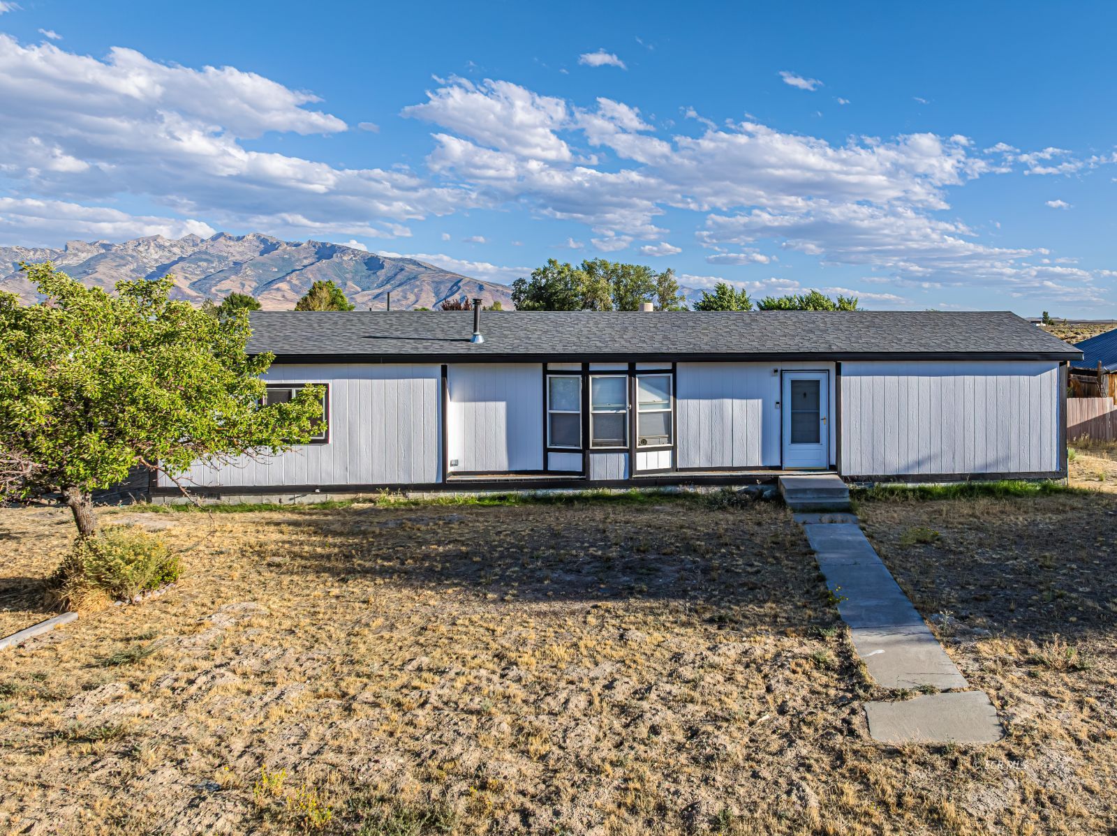 102 Licht Parkway