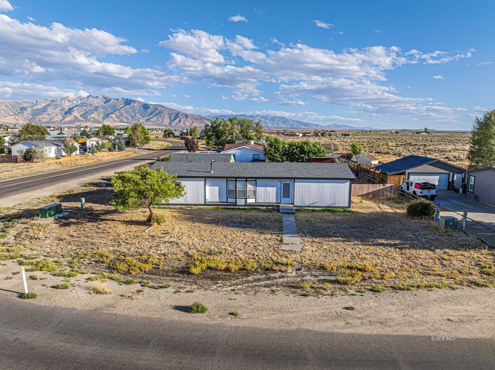 102 Licht Parkway Property Photo 3